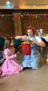 wizard-of-oz-themed-childrens-party-entertainer